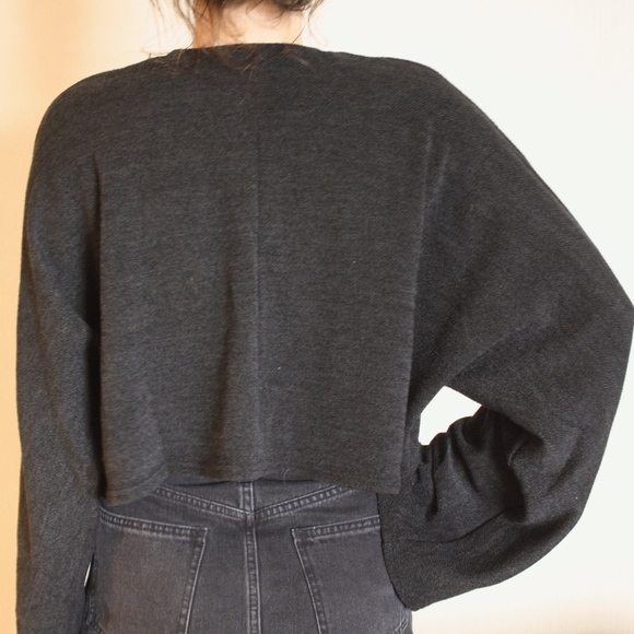 Tobi Cropped Sweater - Picture 3 of 3